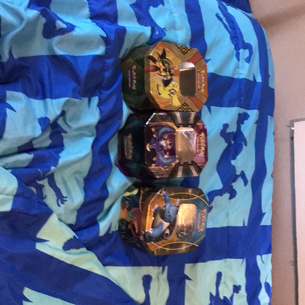 3 Pokémon tins
